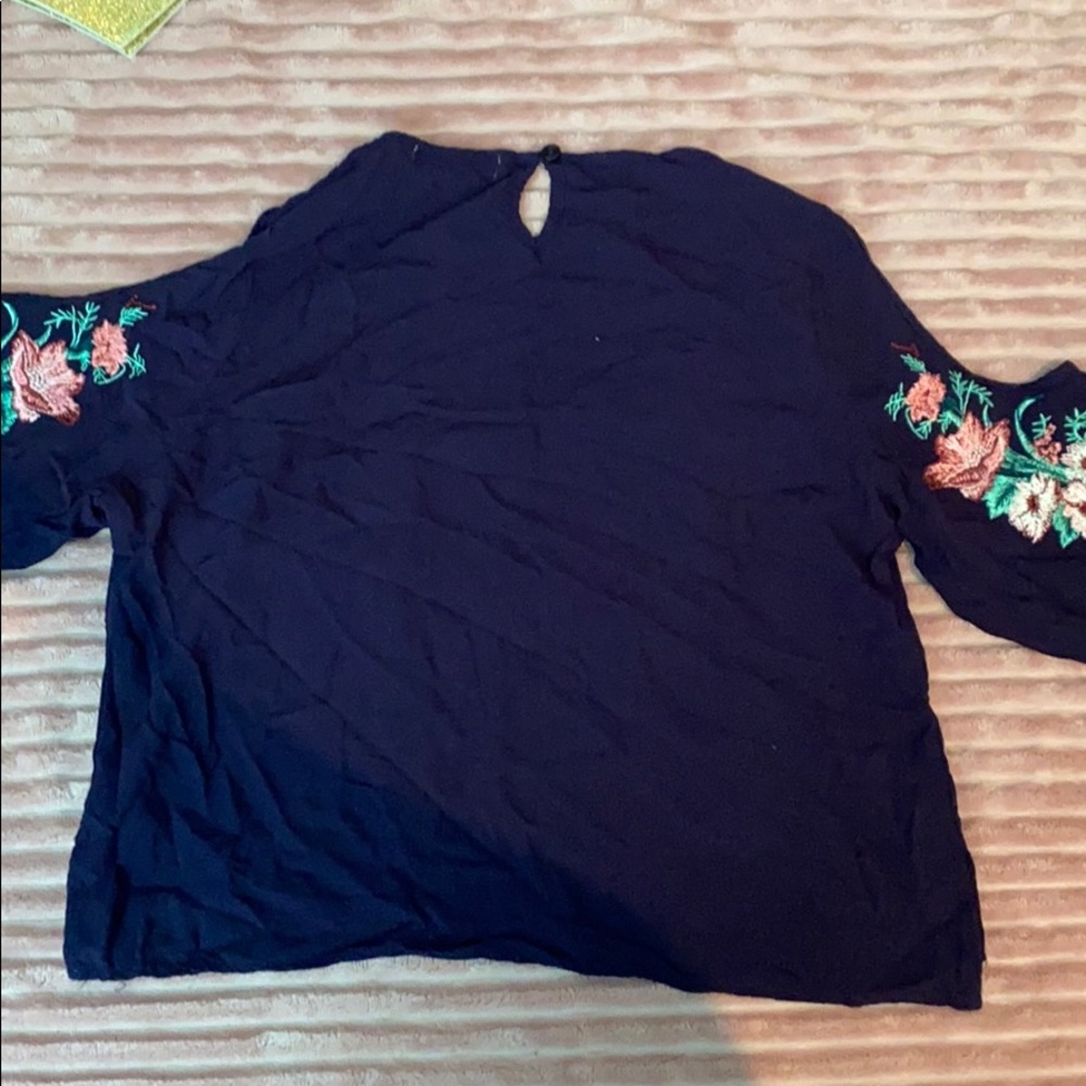 Top - Picture 2 of 3